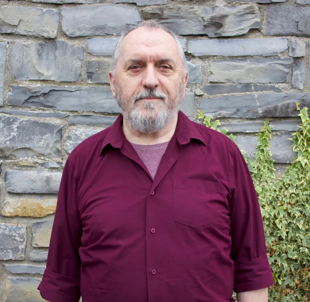 Niall MacCárthaigh, Elder / Leader